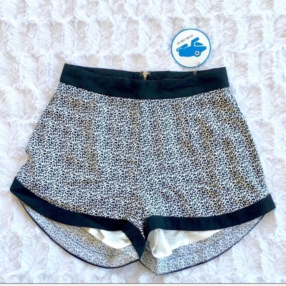 Tee Ink Leopard High Rise Shorts - Picture 2 of 3